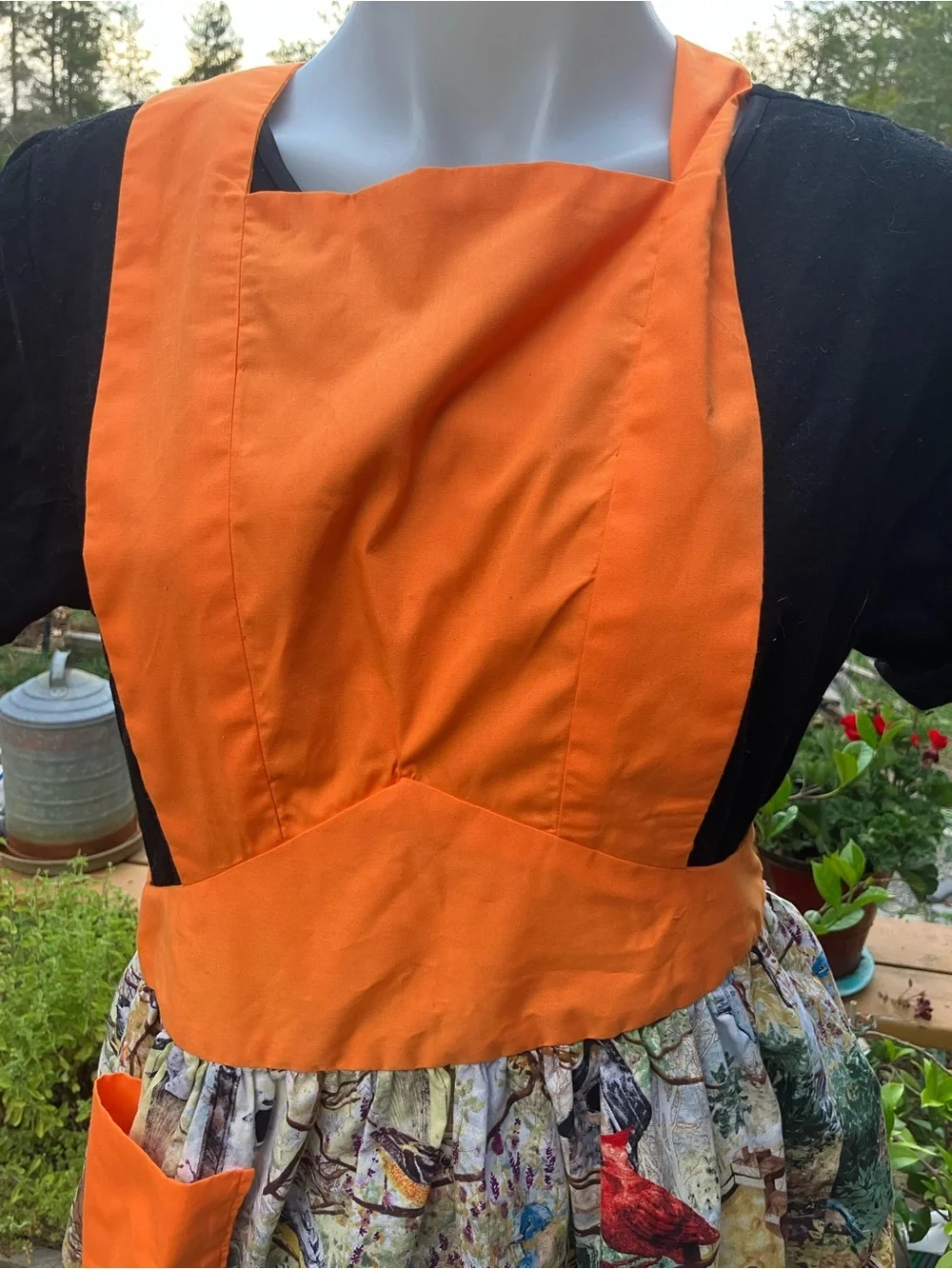 Apron handmade tie back with pockets and birds birdhouses pleated old fashioned